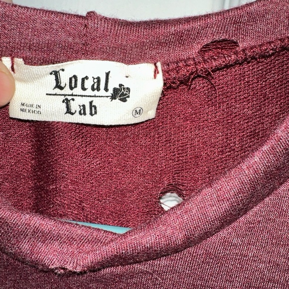 Women's Local Lab Size M Wine 3D Rose Floral Distressed Short Sleeve Shirt Top - Picture 4 of 8